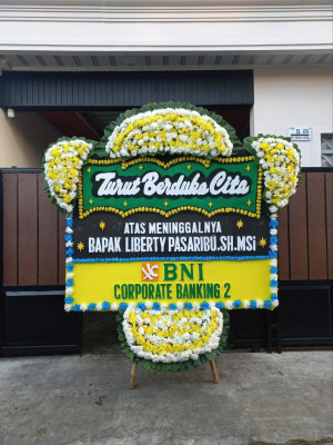 Papan Bunga Duka di Mandrehe Barat