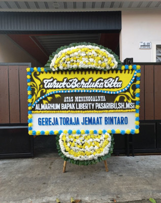 Papan Bunga Duka di Mandrehe Barat