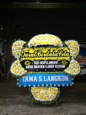 Papan Bunga Duka di Mandrehe Barat