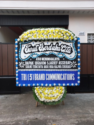 Papan Bunga Duka di Mandrehe Barat